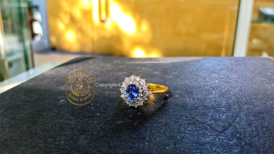 blue sapphire and diamond ring