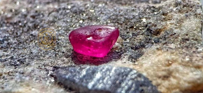 hot pink sapphire gemology